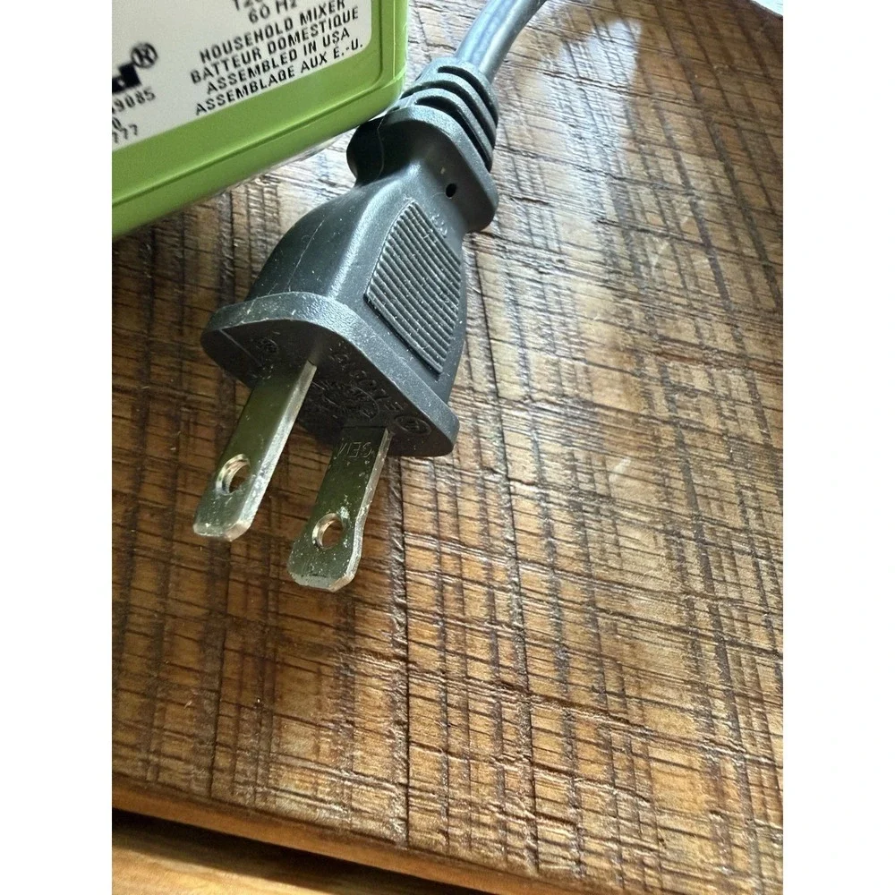 Kitchen Aid Hand Mixer Candy Apple Green 7 Speed Model KHM7211QGAO No Beaters